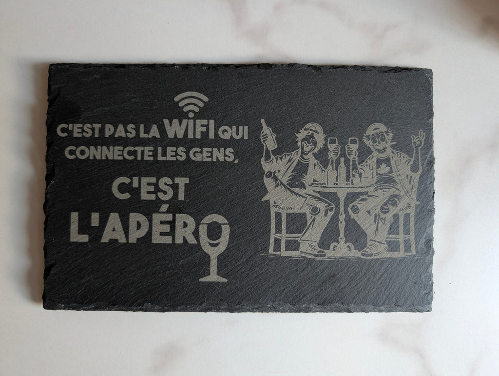 Plaque en ardoise humoristique "C’est pas la WIFI qui connecte les gens..." – Déco Apéro / Bar - King Gravure Laser