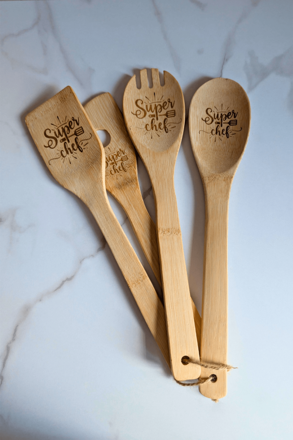 Kit d’Ustensiles de Cuisine en Bambou Personnalisé – "Super Chef" (Prénom personnalisable) - King Gravure Laser