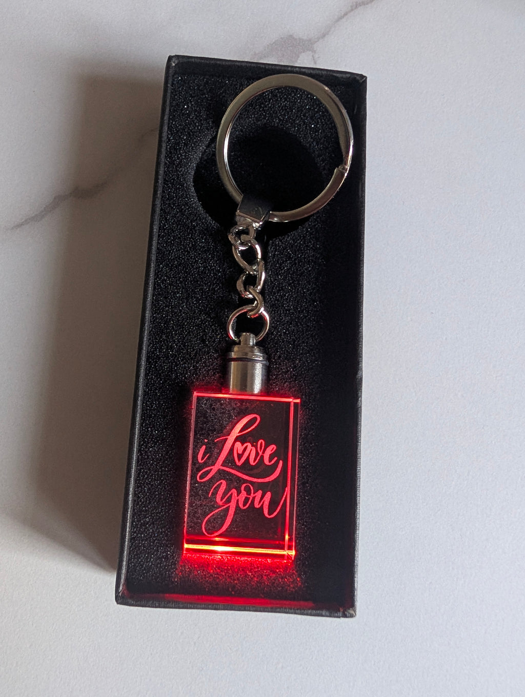 Porte-Clés Lumineux Personnalisé en Cristal – Gravure Laser Haute Précision